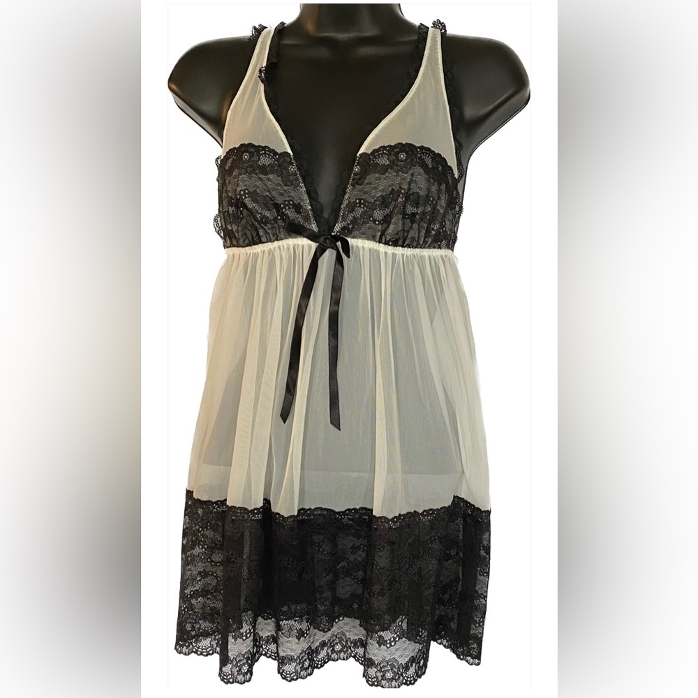 VS CREM/BLK Sheer Slip-over Nightgown, M *P1077